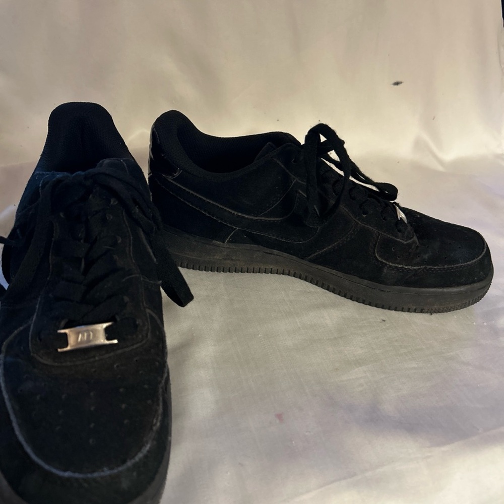Nike Air Force 1 Triple Black Suede Size 7.5  O7 HM9659-001